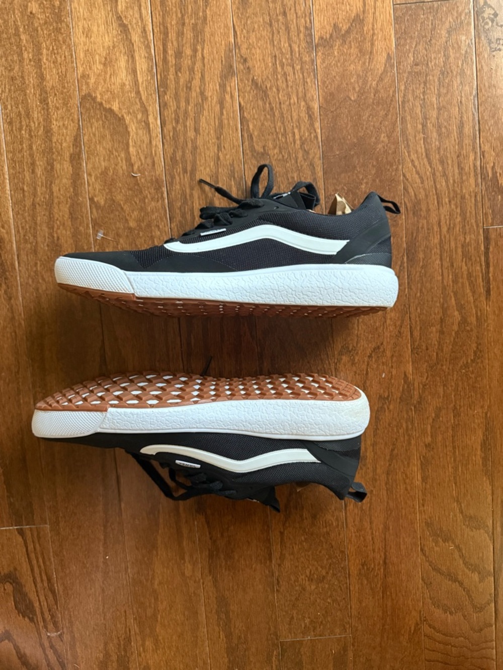 Vans Black Ultrarange Exo Sneakers size men’s 10.5 EUC - Picture 3 of 10